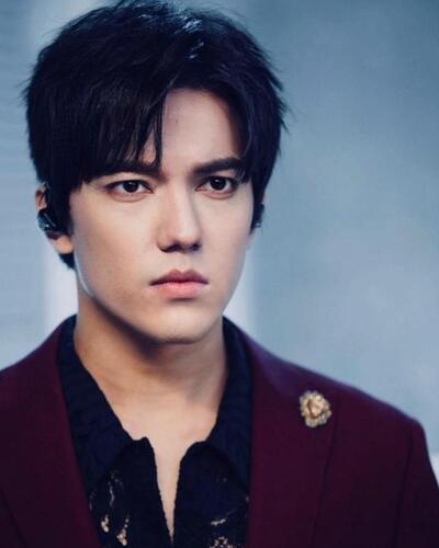 Music : DIMASH KUDAIBERGEN