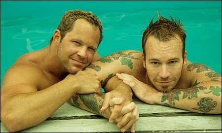 Gays versus Navidad ??